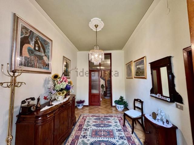 Villetta indipendente in vendita di 350 m² in Via Livornese, 37
