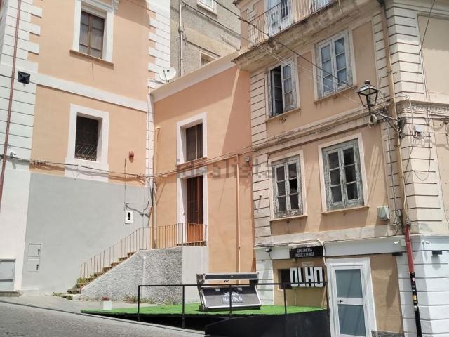 Villetta indipendente in vendita di 350 m² in Via Mons. Vittorio Moietta
