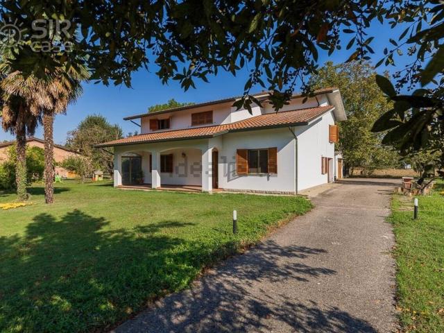 Villetta indipendente in vendita di 350 m² in Via Maiano