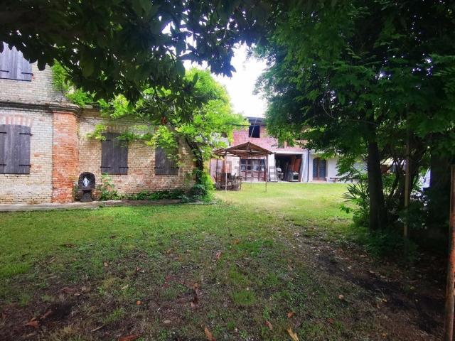 Villetta indipendente in vendita di 350 m² in Via Manzoni