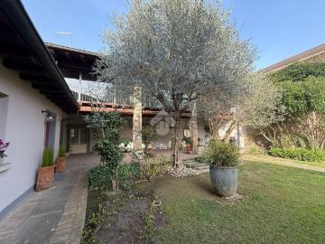 Villetta indipendente in vendita di 350 m² in Via Marchesi, 23