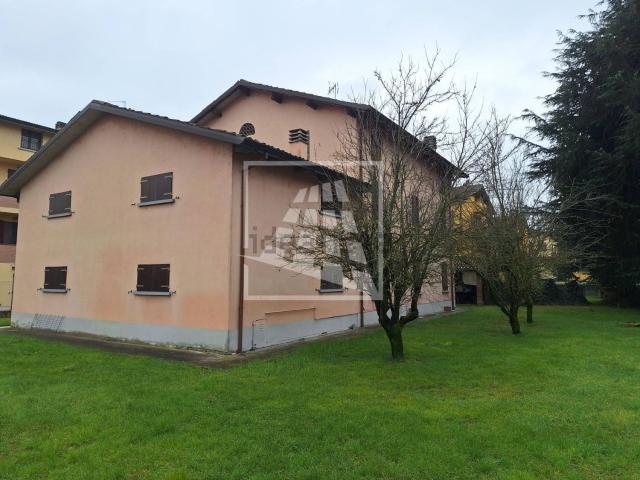 Villetta indipendente in vendita di 350 m² in Via Martiri della Bettola, 140