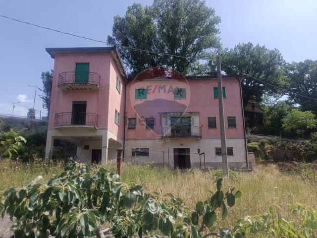 Villetta indipendente in vendita di 350 m² in Via Muraglione