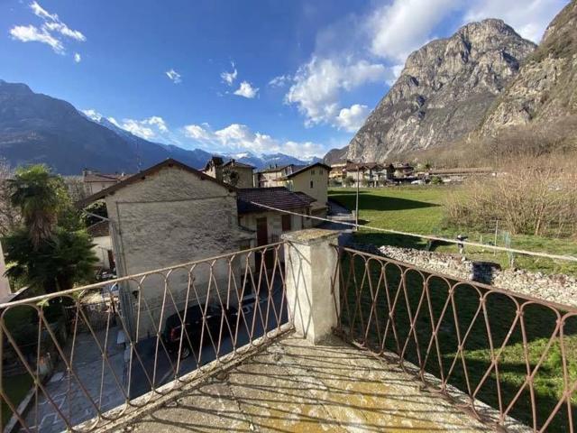 Villetta indipendente in vendita di 350 m² in Via San Colombano, 168