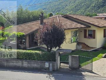 Villetta indipendente in vendita di 350 m² in Via San Valentino, 42