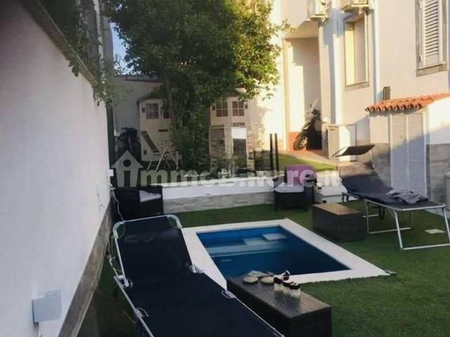 Villetta indipendente in vendita di 350 m² in Via Svezia