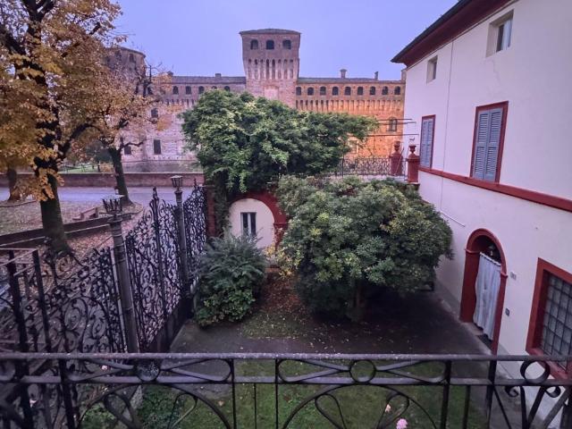 Villetta indipendente in vendita di 350 m² in Via Pallavicino