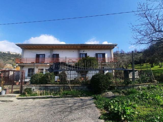 Villetta indipendente in vendita di 350 m² in Via Pastena, 20