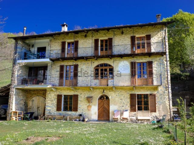 Villetta indipendente in vendita di 350 m² in Via Piampra&apos , 20