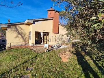 Villetta indipendente in vendita di 350 m² in Via Piero Calamandrei