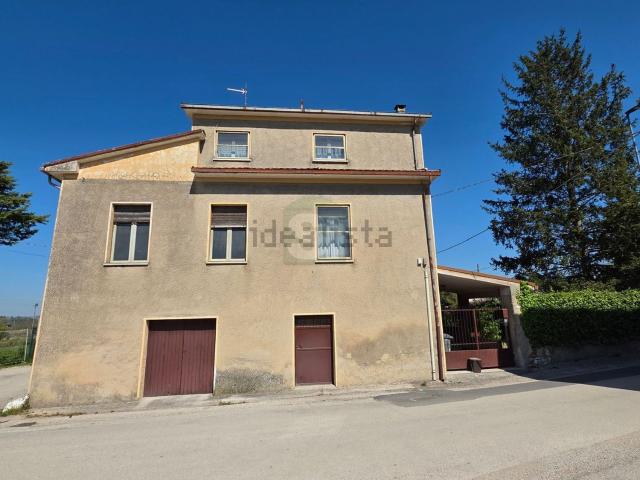 Villetta indipendente in vendita di 350 m² in Via Pietrarossa