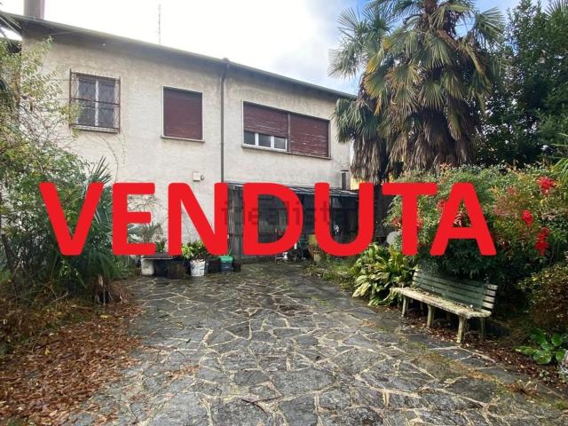Villetta indipendente in vendita di 350 m² in Via Roma, 8