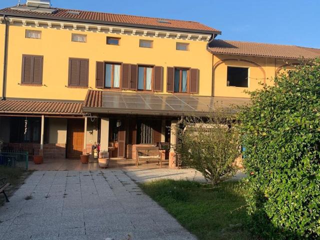 Villetta indipendente in vendita di 350 m² in Via Roma