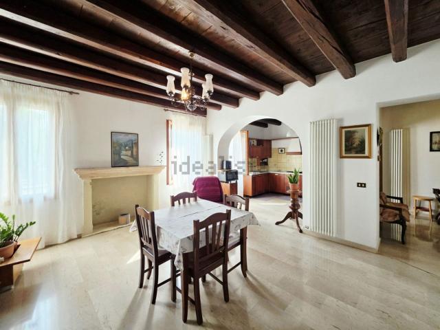 Villetta indipendente in vendita di 350 m² in Via Roma Ovest