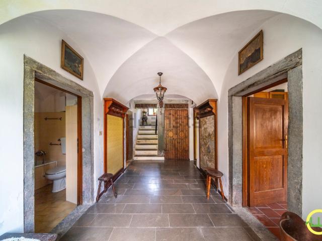 Villetta indipendente in vendita di 350 m² in Via Ronch