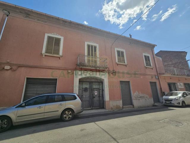 Villetta indipendente in vendita di 350 m² in Via Trieste