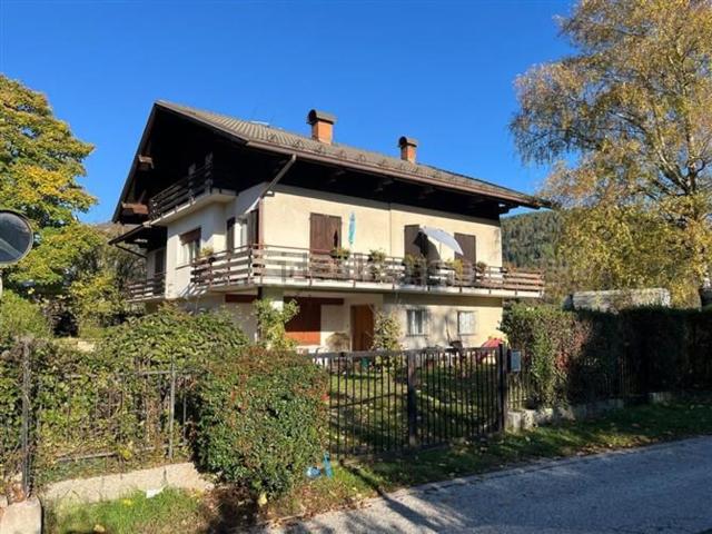 Villetta indipendente in vendita di 350 m² in Via Uscel