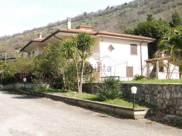 Villetta indipendente in vendita di 350 m² in Via Vettia