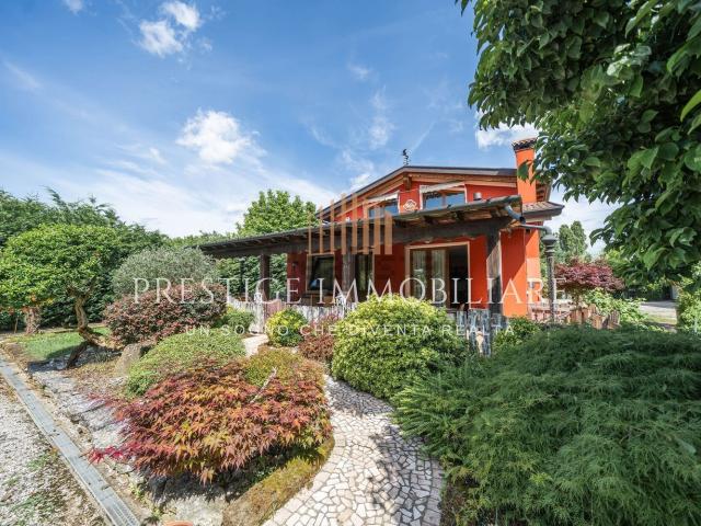 Villetta indipendente in vendita di 350 m² in Via Vernise Frascà, 31