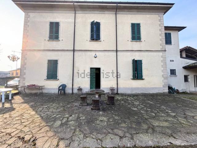 Villetta indipendente in vendita di 350 m² in Via XXV Aprile
