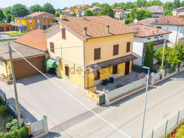 Villetta indipendente in vendita di 350 m² in Via XXV Aprile, 17