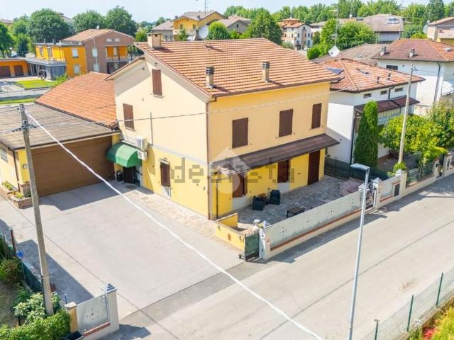 Villetta indipendente in vendita di 350 m² in Via XXV Aprile, 17