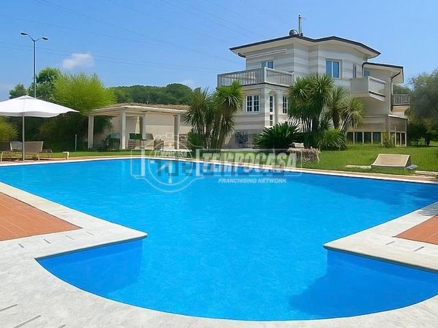 Villetta indipendente in vendita di 350 m² in Viale XX Settembre, 129
