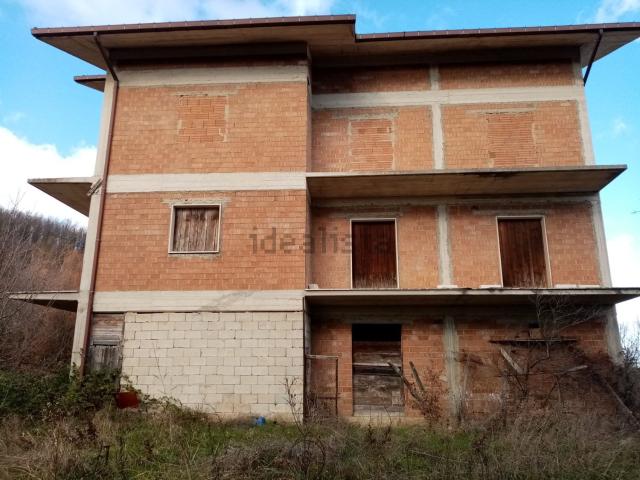 Villetta indipendente in vendita di 350 m² in Contrada Tappino, 75