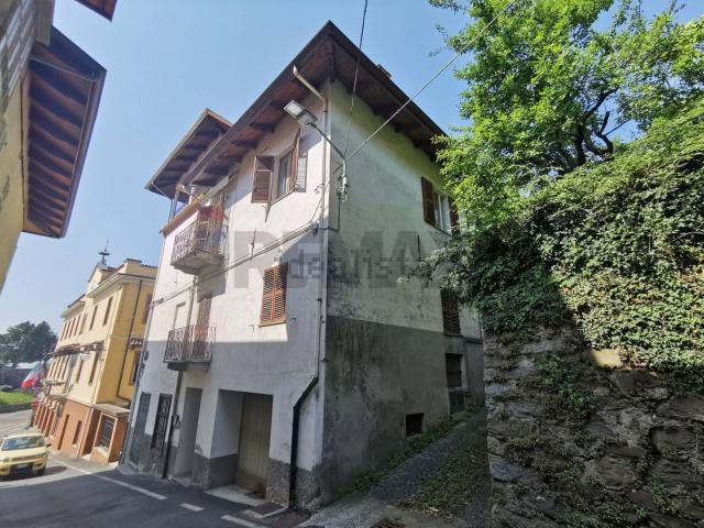 Villetta indipendente in vendita di 350 m² in Frazione Chiesa, 10