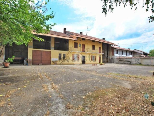 Villetta indipendente in vendita di 350 m² in Frazione Gerbidi, 11