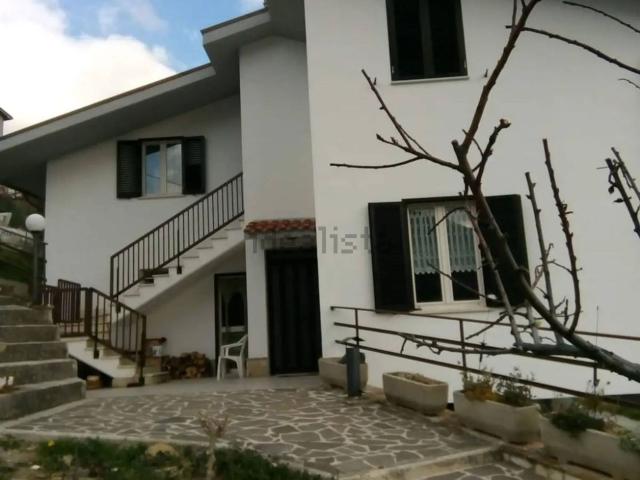 Villetta indipendente in vendita di 350 m² in Frazione Ripe