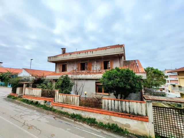 Villetta indipendente in vendita di 350 m² in Strada de Jacobis della Torre, 19