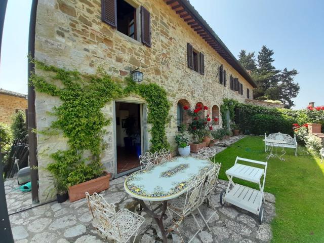 Villetta indipendente in vendita di 350 m² in Strada di San Donato in Perano