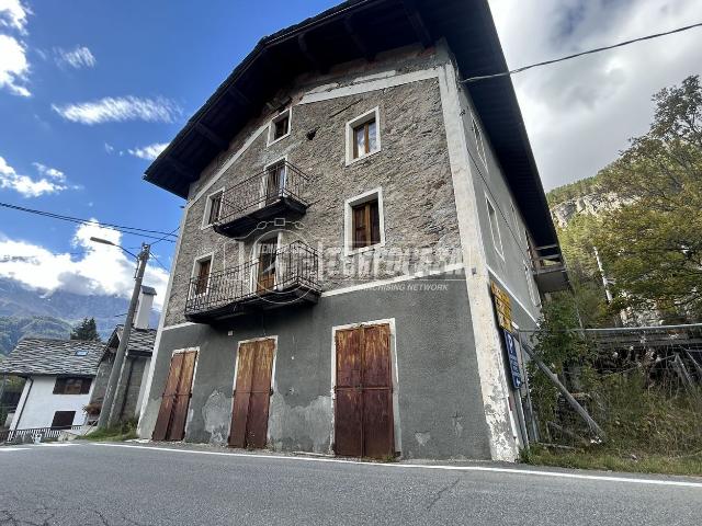 Villetta indipendente in vendita di 350 m² in Strada Statale 460 di Ceresole, 14