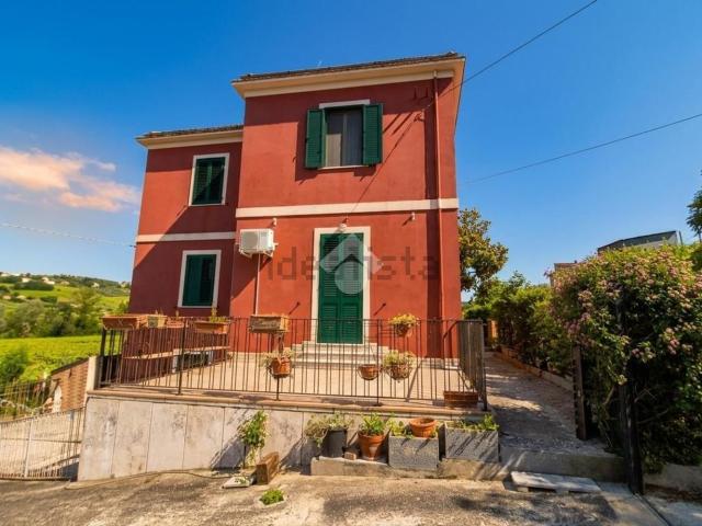 Villetta indipendente in vendita di 350 m² in Strada Statale 263, 16