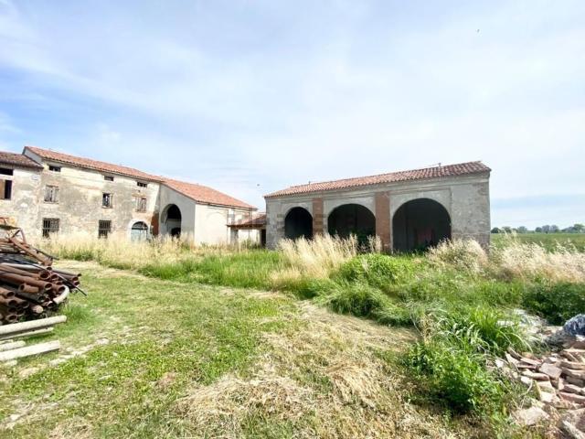 Villetta indipendente in vendita di 350 m² in Strada Ronchetti
