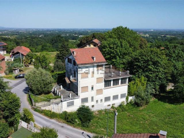 Villetta indipendente in vendita di 350 m² in Strada Tavernette, 34