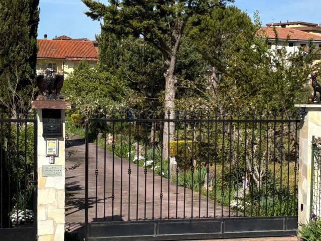 Villetta indipendente in vendita di 351 m² in Via Le Piane