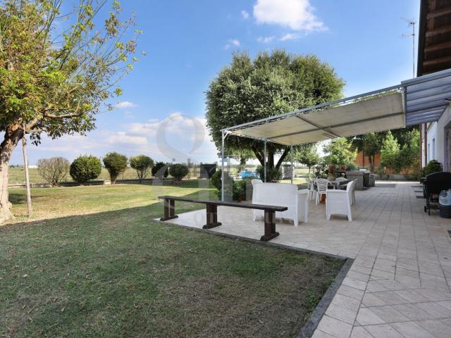 Villetta indipendente in vendita di 351 m² in Via Ponti Sette, 14