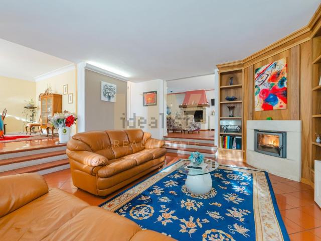Villetta indipendente in vendita di 351 m² in Via Raggio di Sole