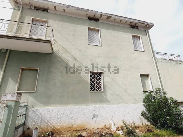 Villetta indipendente in vendita di 352 m² in Via Alcide De Gasperi