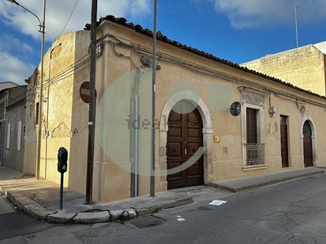 Villetta indipendente in vendita di 352 m² in Via Fanti, 149