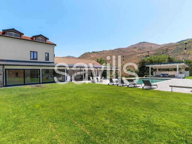 Villetta indipendente in vendita di 352 m² in Via Lazio