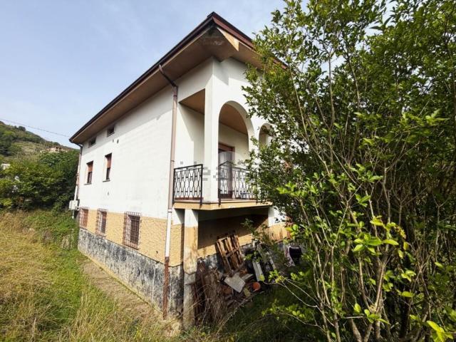 Villetta indipendente in vendita di 352 m² in Via Moioli, 9