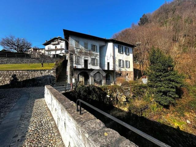 Villetta indipendente in vendita di 352 m² in Via Mulini