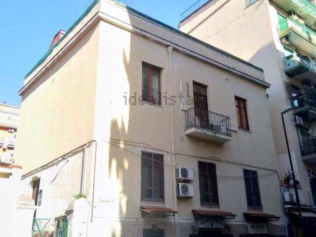 Villetta indipendente in vendita di 353 m² in Via Acate, 22