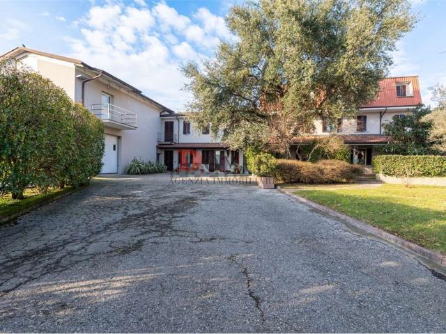 Villetta indipendente in vendita di 353 m² in Via Mazzini, 14