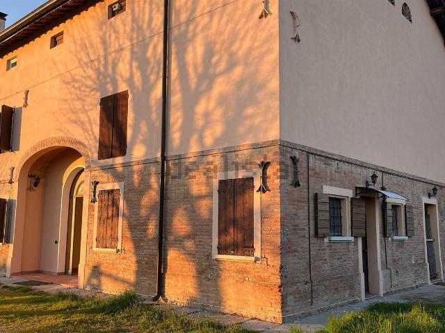 Villetta indipendente in vendita di 353 m² in Via Ronchi