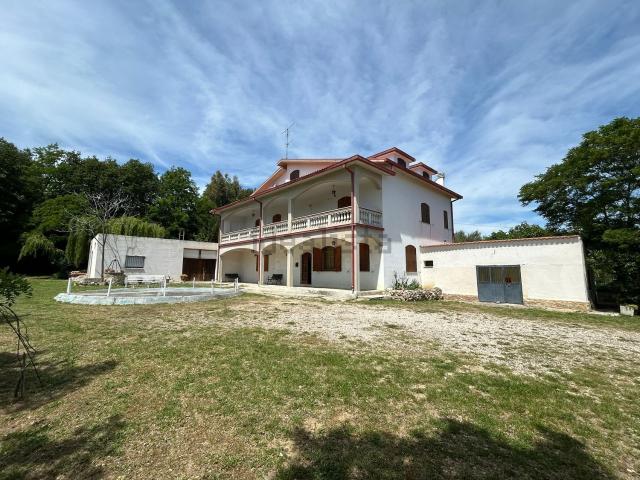 Villetta indipendente in vendita di 353 m² in Contrada Monte, 29