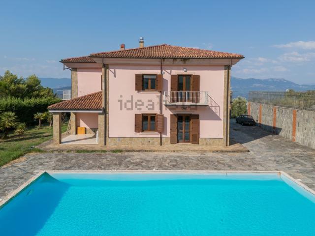 Villetta indipendente in vendita di 353 m² in Piazza Arnaldo Stanzione, 14